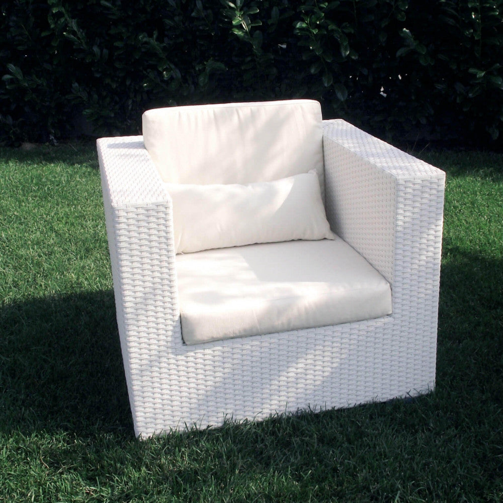 ACAPULCO LOUNGE SETTEE 3 PCS/CUSHIONS. Aluminum frame, WHITE or BROWN wicker with UV protection, 5 mm thick glass, ecru cushions, 10 cm thick backrest, 14 cm seat. Dimensions: D.186x80x70/D.85x80x70/T.100x60x44. Garden Furniture