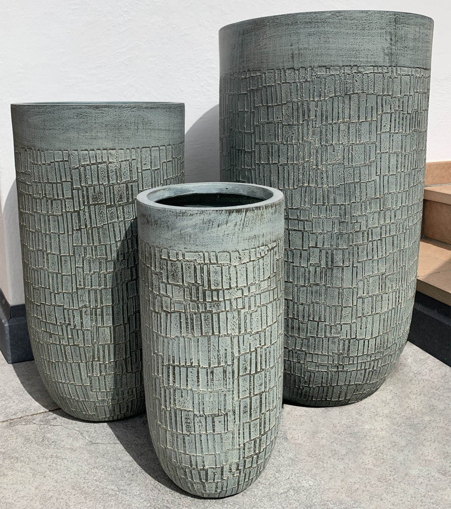 WISTERIA VASES SET. Set of 3 synthetic fiber vases. Dimensions: W. 44x44x78.5/M. 34x34x64/D. 24x24x49. Garden furniture.