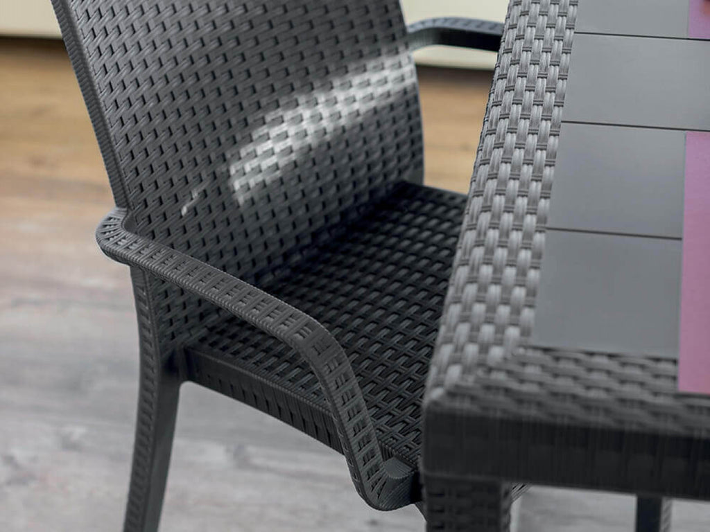 TAVOLO HOUSTON 150 X 90. Struttura in plastica stampata, wicker ANTRACITE o BIANCO o MARRONE Dimensioni: cm 150 x 90 x 74 h. Arredo Giardino