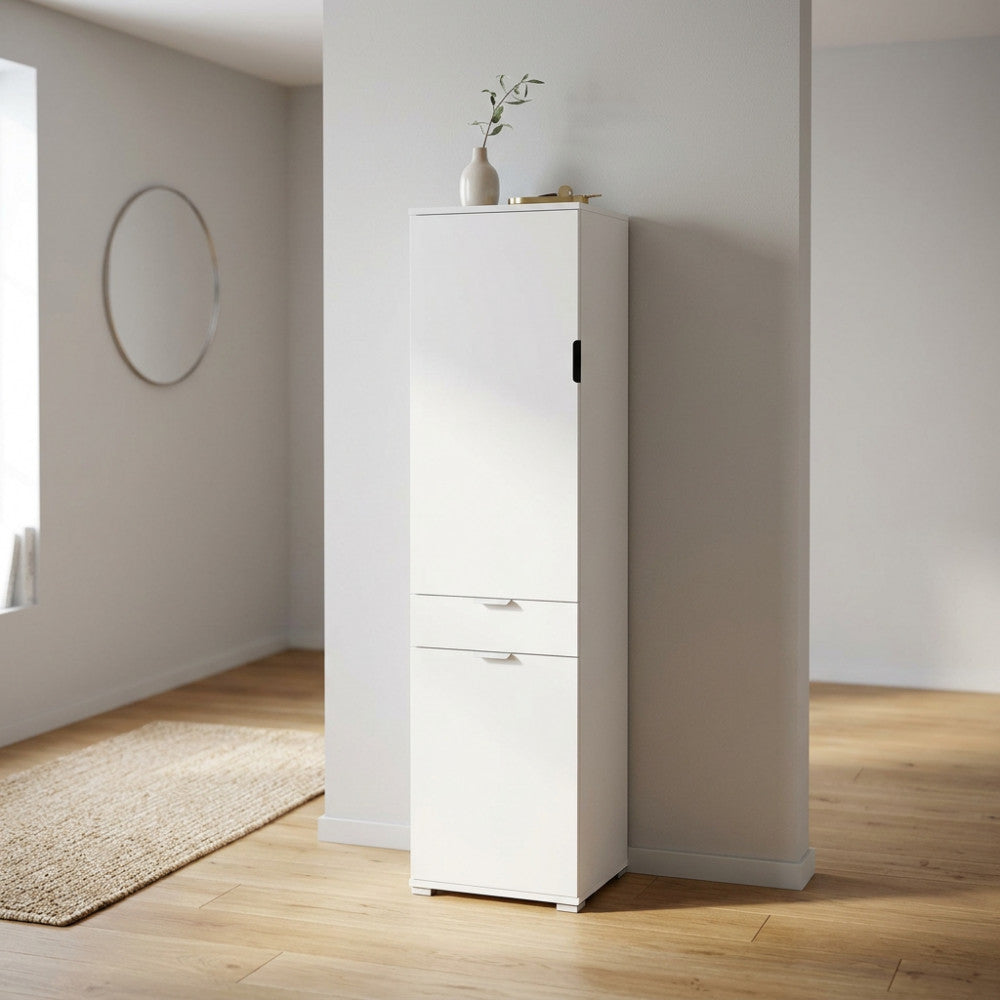 ARMADIO LIRIO CON 2 ANTE E 1 CASSETTO BIANCO. Dimensioni: cm 45 x 38 x 174 h.