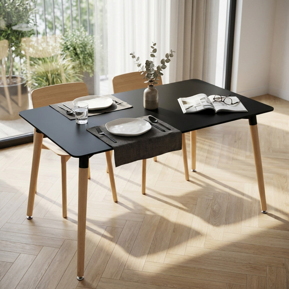 TAVOLO LIONE 120 X 80 NERO. Piano in ABS colore nero, gambe in legno Dimensioni: cm 120 x 80 x 75 h. Arredo Giardino