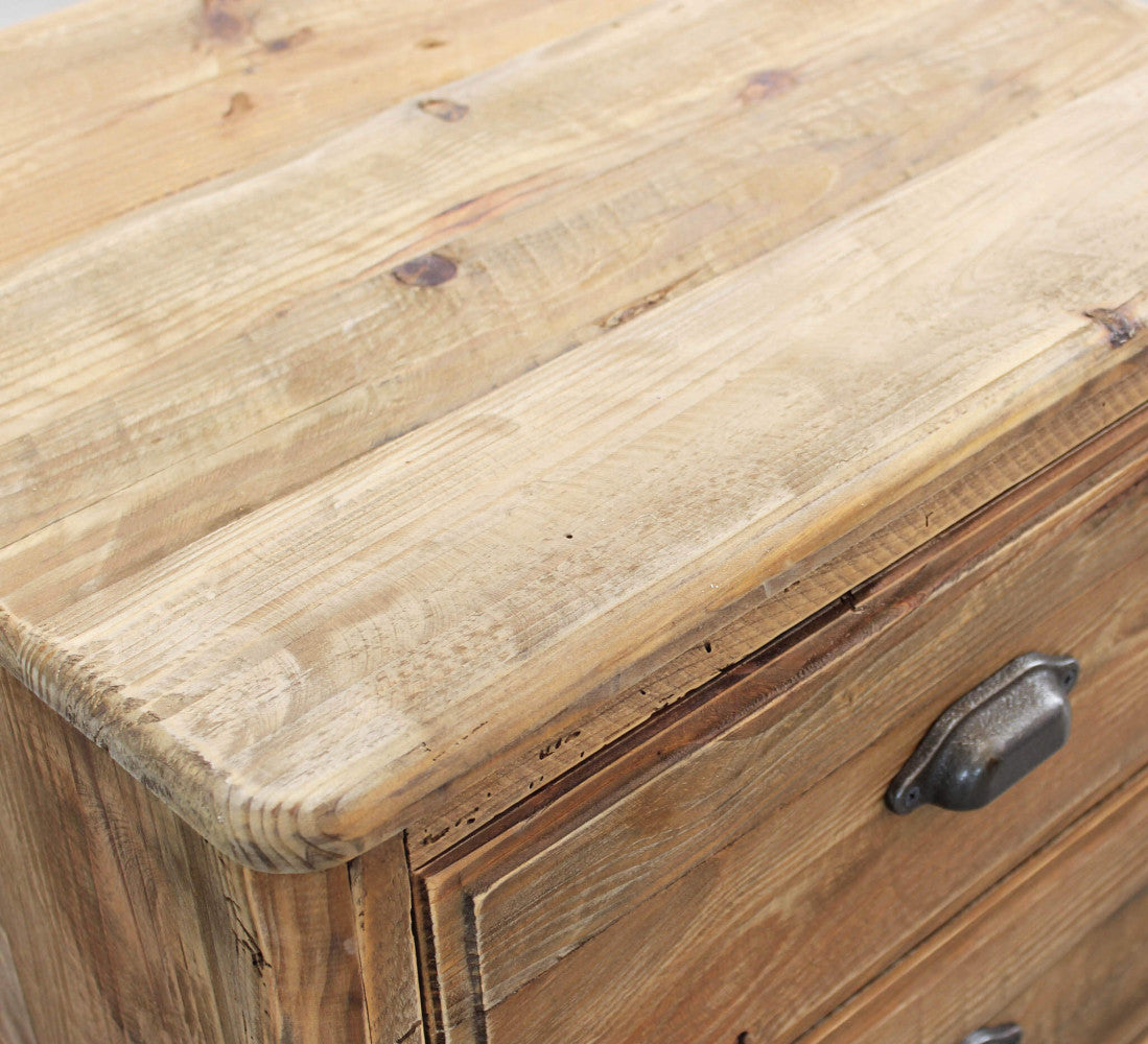 MOBILETTO GALEN. Mobiletto con 2 cassetti in legno di pino riciclato Dimensioni: cm 55 x 45 x 55 h.
