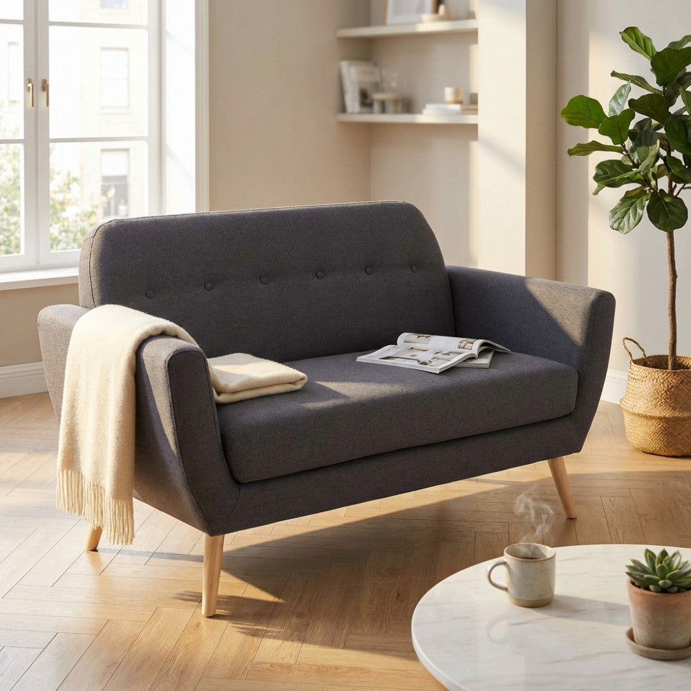DIVANO 2 POSTI BURTON. Divano GRIGIO CHIARO, GRIGIO SCURO o BLU con bottoni e gambe in polipropilene Dimensioni: cm 147 x 79 x 86 h.