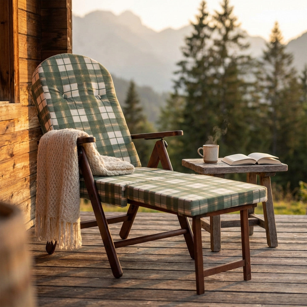 POLTRONA 4 POSIZIONI RELAX FAGGIO C/CUSCINO E PROLUNGA. Telaio in abete e traverse in faggio imbottitura di sfridi di spugna gomma piuma fodera in cotone 100% Dimensioni: cm 84/40x 60 x 100 h. Arredo Giardino