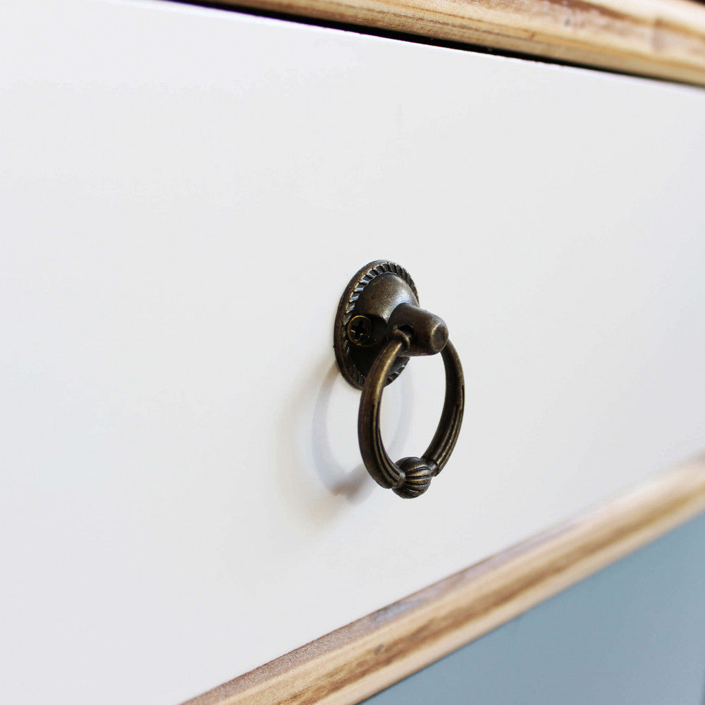 MOBILETTO BARRIE. Struttura in MDF, gambe in legno di pino, top colore NATURALE 2 ripiani, 2 ante e 2 cassetti colorati Dimensioni: cm 80 x 35 x 140 h.
