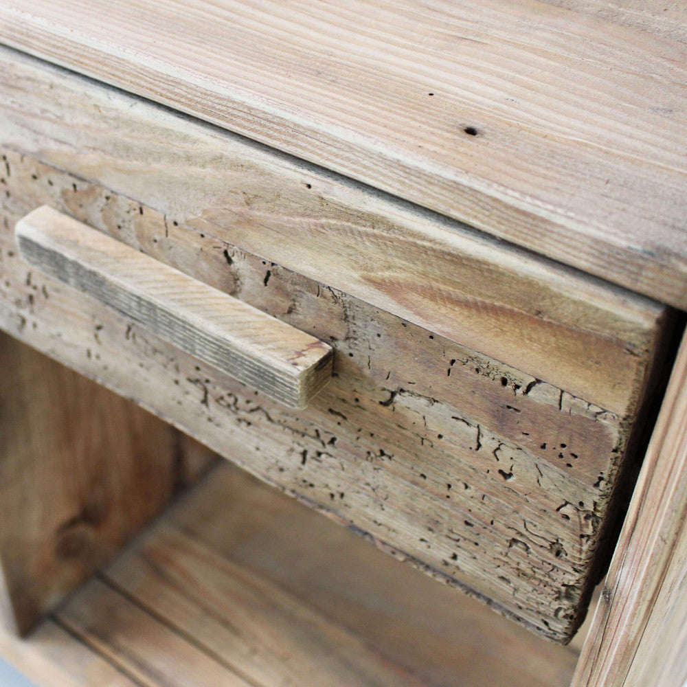 MOBILE MAXIMILLIAN. Mobile con 6 ripiani in legno di pino riciclato Dimensioni: cm 120 x 40 x 110 h.