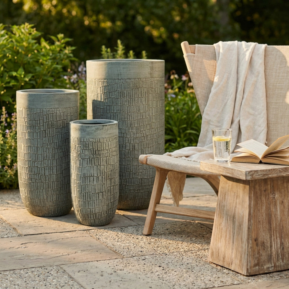 SET VASI GLICINE. Set di 3 vasi in fibra di sintetica Dimensioni: G.44x44x78,5/M.34x34x64/P.24x24x49. Arredo Giardino